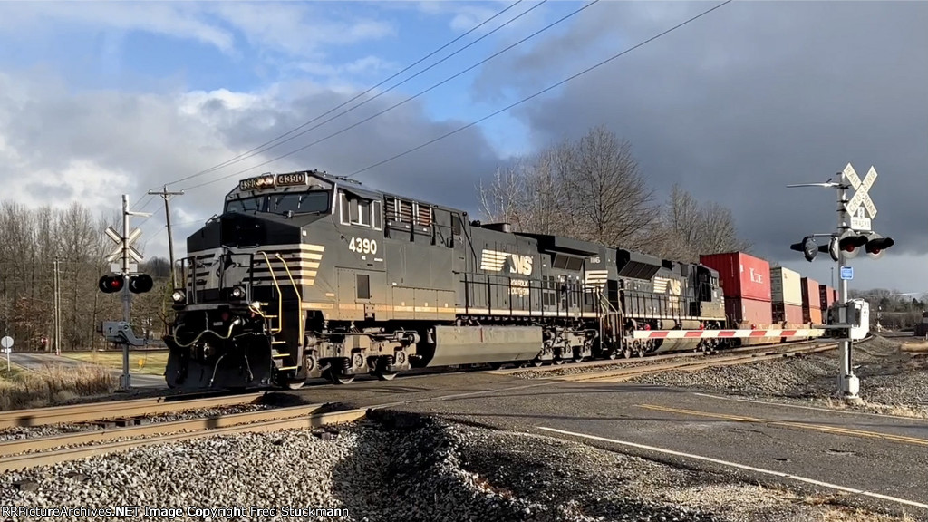 NS 4390 leads west.